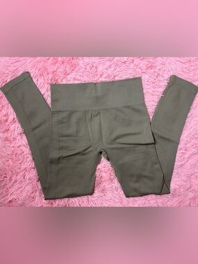 NWT Grey Ribbed Leggings